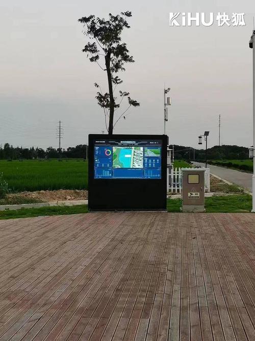 KIHU快狐32寸冷风散热户外广告机 国产高速服务区互动查询与广告服务新标杆